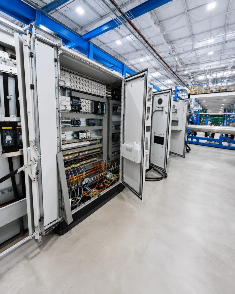 Magnova Controls una empresa enfocada en el diseño, integración y ejecución de soluciones eléctricas industriales.
